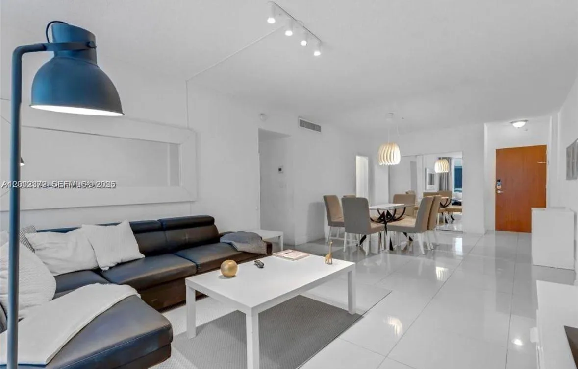 3901 S Ocean Dr 1b, Hollywood, Florida 33019, Hollywood, Florida 33019, 1 Bedroom Bedrooms, ,1 BathroomBathrooms,Residential,For Sale,3901 S Ocean Dr 1b, Hollywood, Florida 33019,A12002372