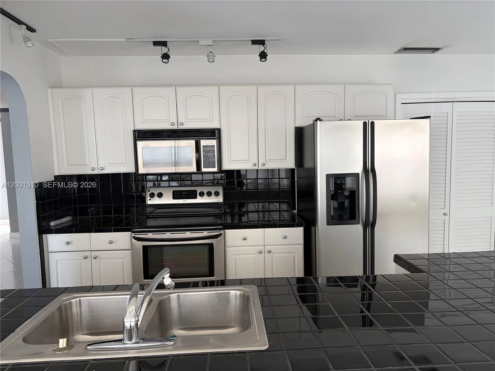 3205 Liberty St, Hollywood, Florida 33021, Hollywood, Florida 33021, 3 Bedrooms Bedrooms, ,2 BathroomsBathrooms,Residential Lease,For Rent,3205 Liberty St, Hollywood, Florida 33021,A12001510