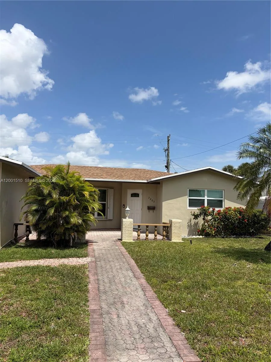 3205 Liberty St, Hollywood, Florida 33021, Hollywood, Florida 33021, 3 Bedrooms Bedrooms, ,2 BathroomsBathrooms,Residential Lease,For Rent,3205 Liberty St, Hollywood, Florida 33021,A12001510