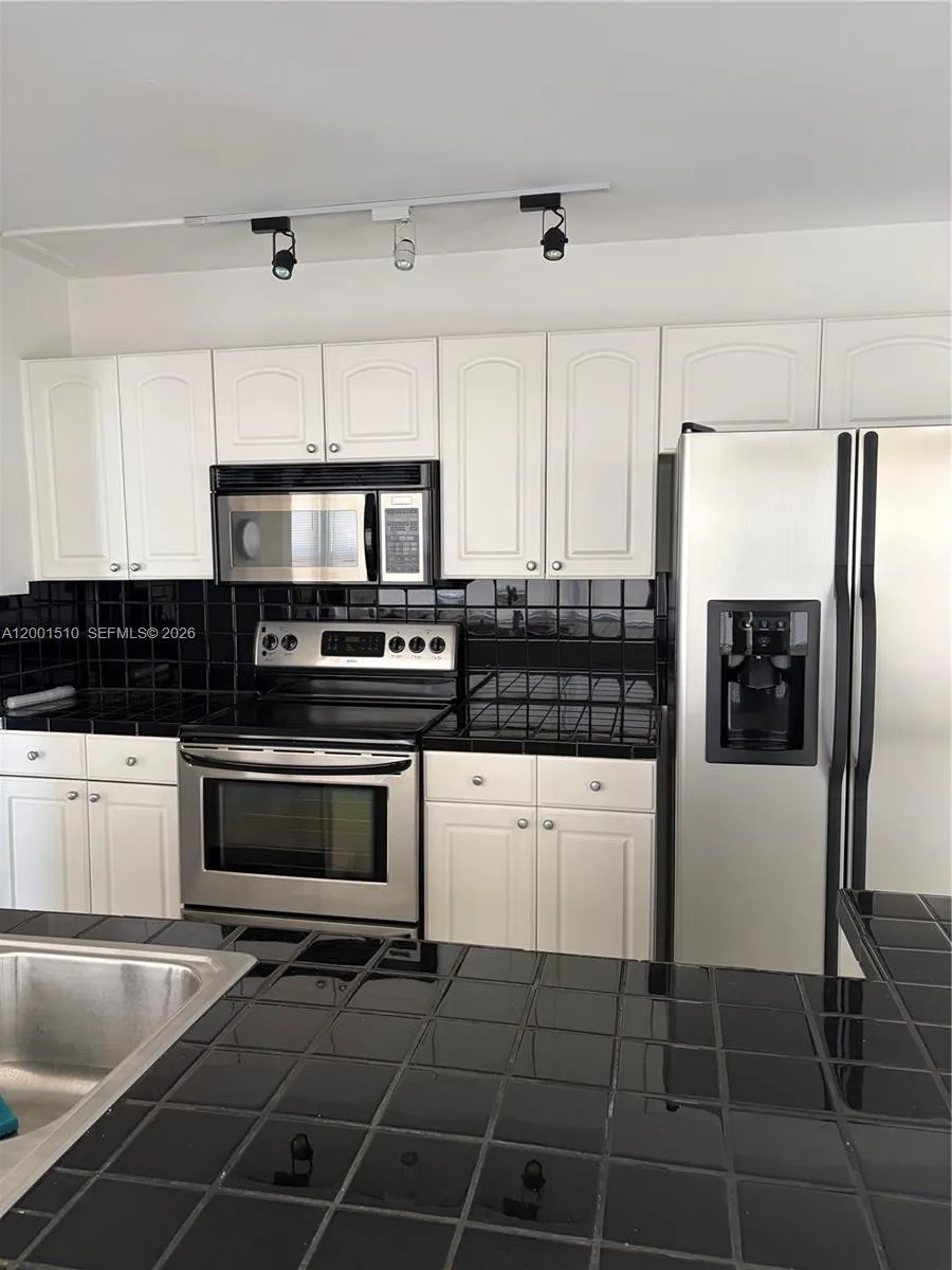 3205 Liberty St, Hollywood, Florida 33021, Hollywood, Florida 33021, 3 Bedrooms Bedrooms, ,2 BathroomsBathrooms,Residential Lease,For Rent,3205 Liberty St, Hollywood, Florida 33021,A12001510