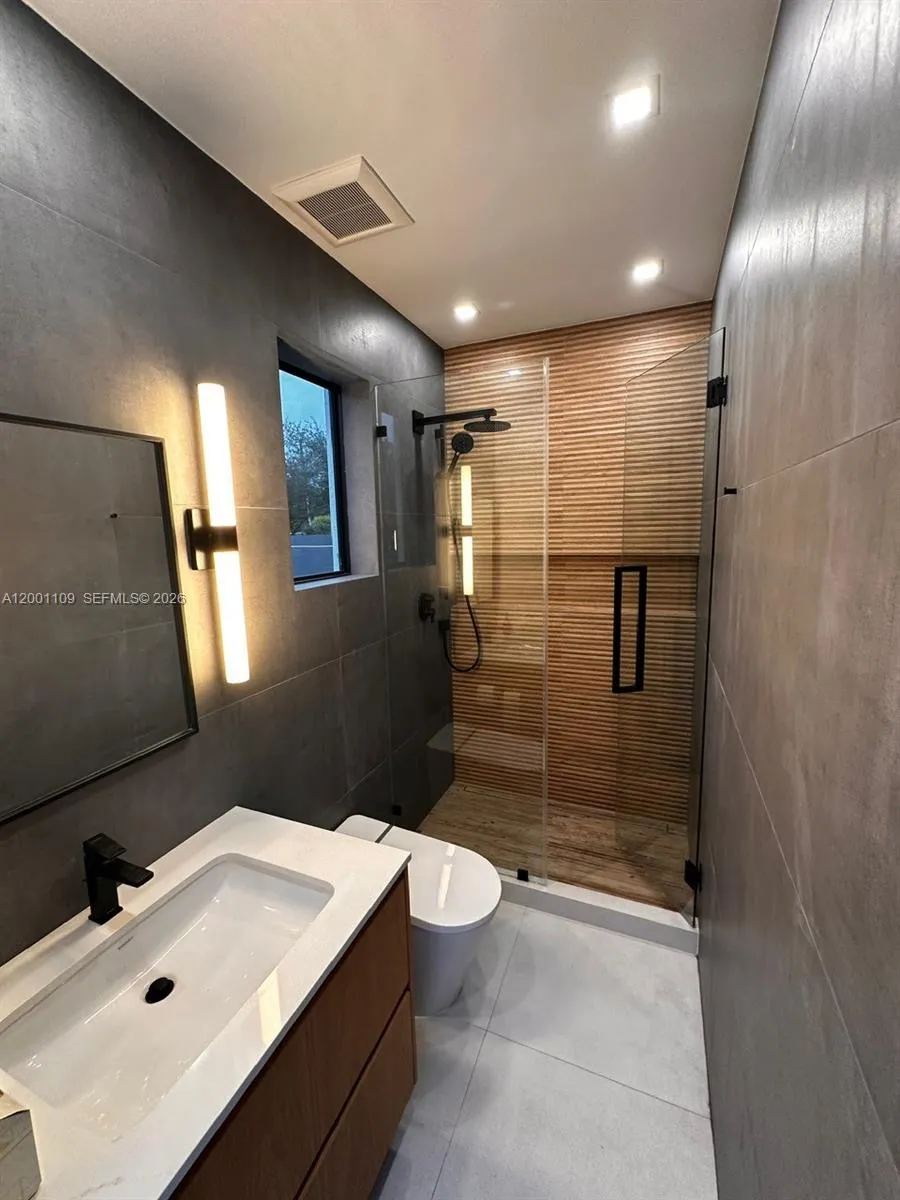 Outdoor full bathroom