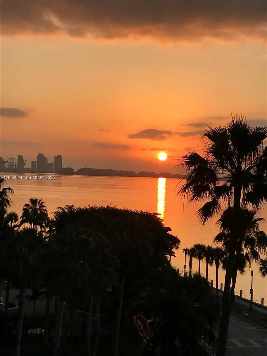 200 Se 15th Rd 3f, Miami, Florida 33129, Miami, Florida 33129, 1 Bedroom Bedrooms, ,1 BathroomBathrooms,Residential Lease,For Rent,200 Se 15th Rd 3f, Miami, Florida 33129,A12002594