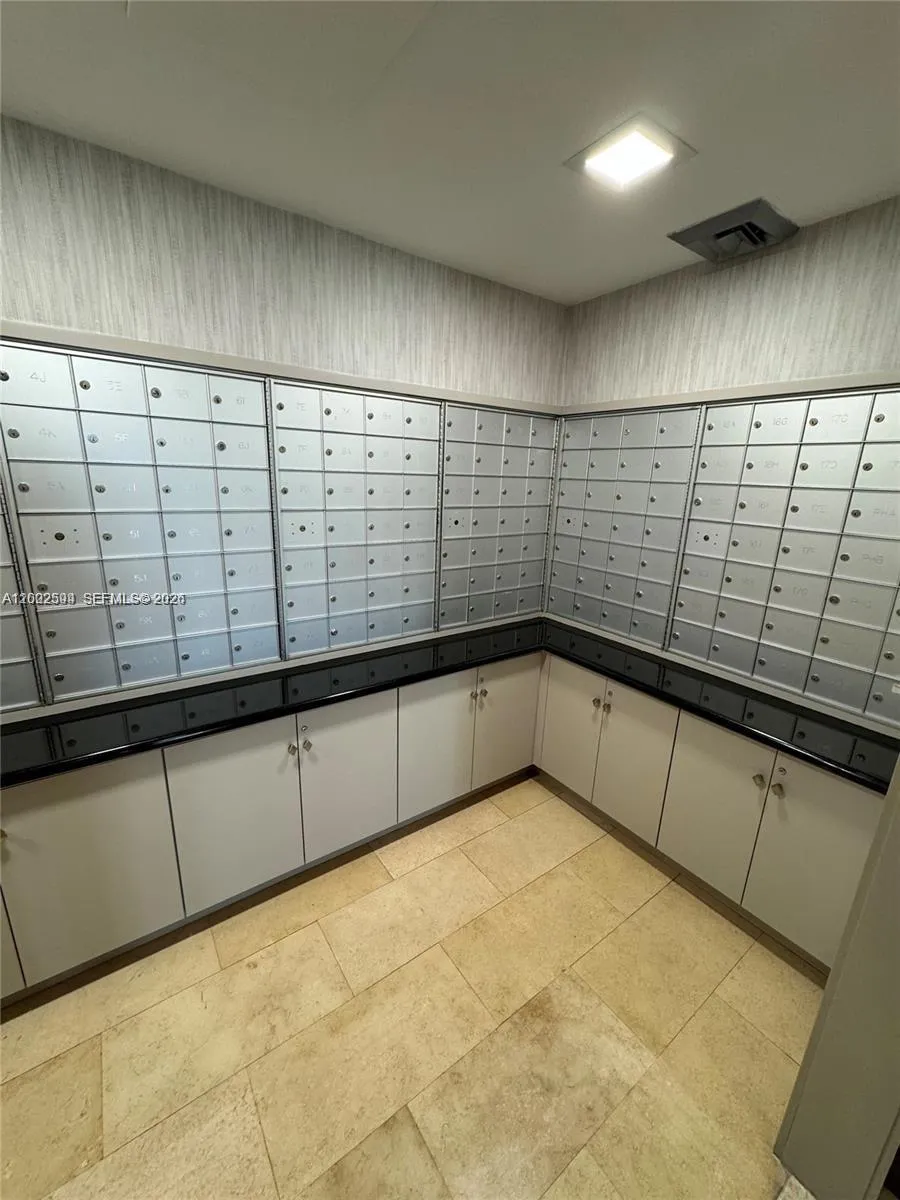 200 Se 15th Rd 3f, Miami, Florida 33129, Miami, Florida 33129, 1 Bedroom Bedrooms, ,1 BathroomBathrooms,Residential Lease,For Rent,200 Se 15th Rd 3f, Miami, Florida 33129,A12002594
