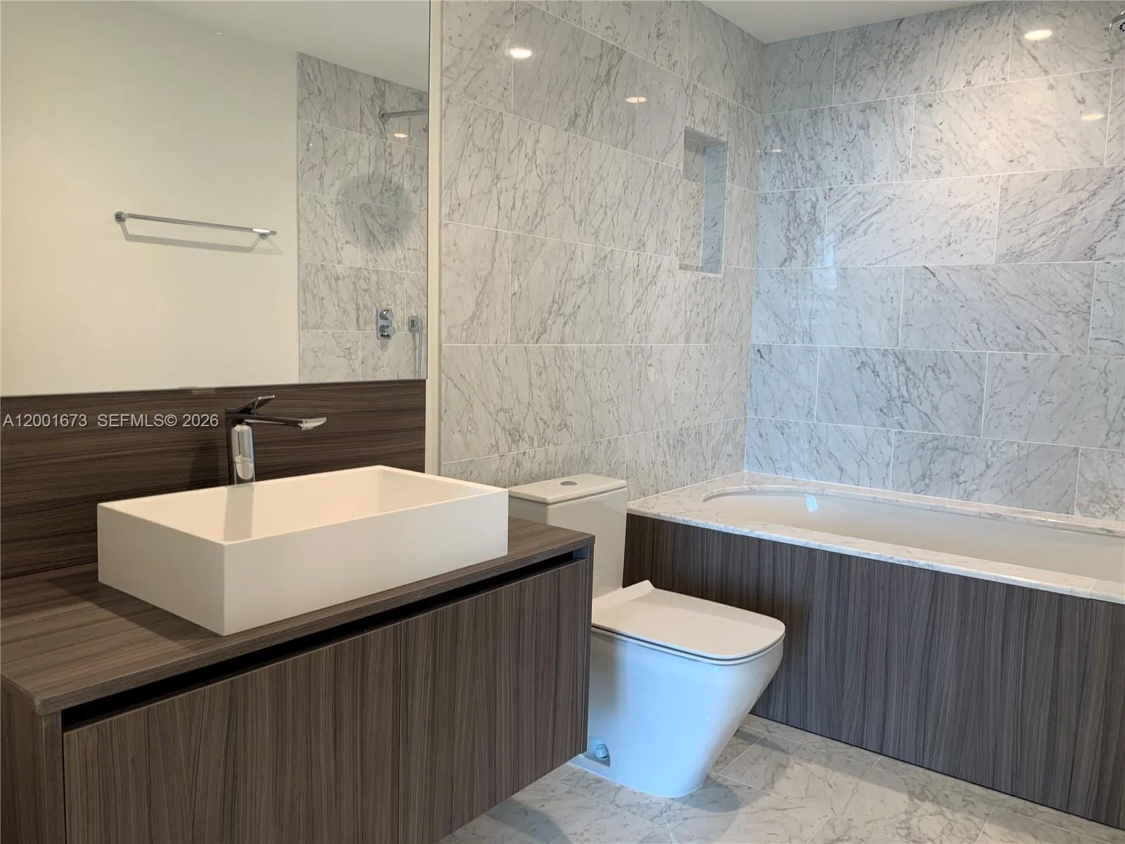 1000 Brickell Plz 3904, Miami, Florida 33131, Miami, Florida 33131, 1 Bedroom Bedrooms, ,1 BathroomBathrooms,Residential,For Sale,1000 Brickell Plz 3904, Miami, Florida 33131,A12001673