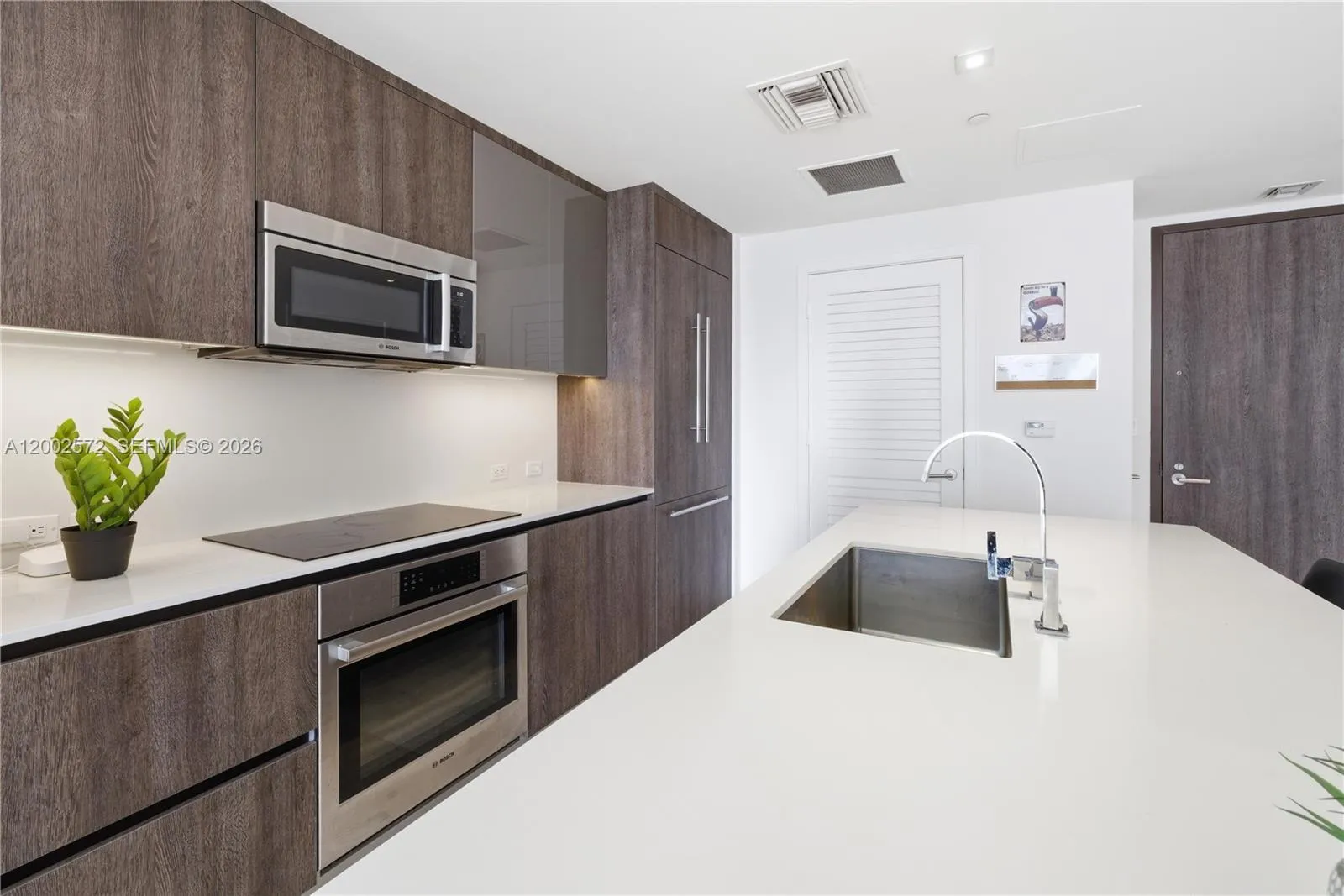 68 Se 6th St 1106, Miami, Florida 33131, Miami, Florida 33131, 1 Bedroom Bedrooms, ,1 BathroomBathrooms,Residential,For Sale,68 Se 6th St 1106, Miami, Florida 33131,A12002572