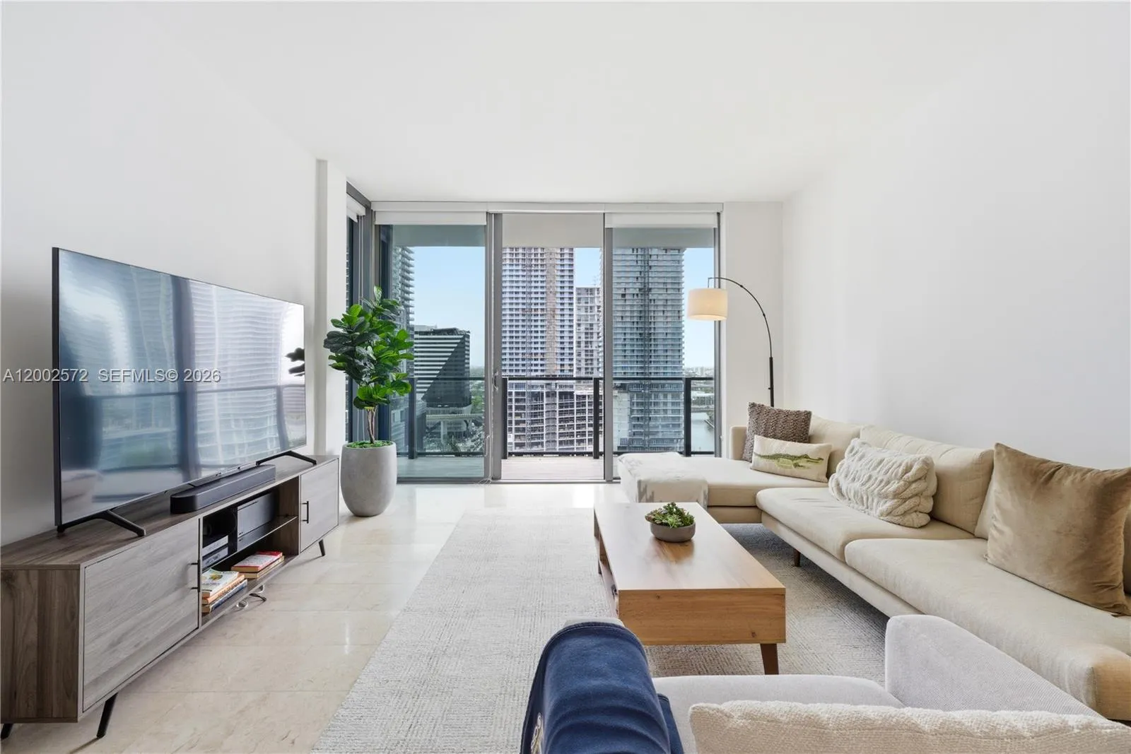 68 Se 6th St 1106, Miami, Florida 33131, Miami, Florida 33131, 1 Bedroom Bedrooms, ,1 BathroomBathrooms,Residential,For Sale,68 Se 6th St 1106, Miami, Florida 33131,A12002572