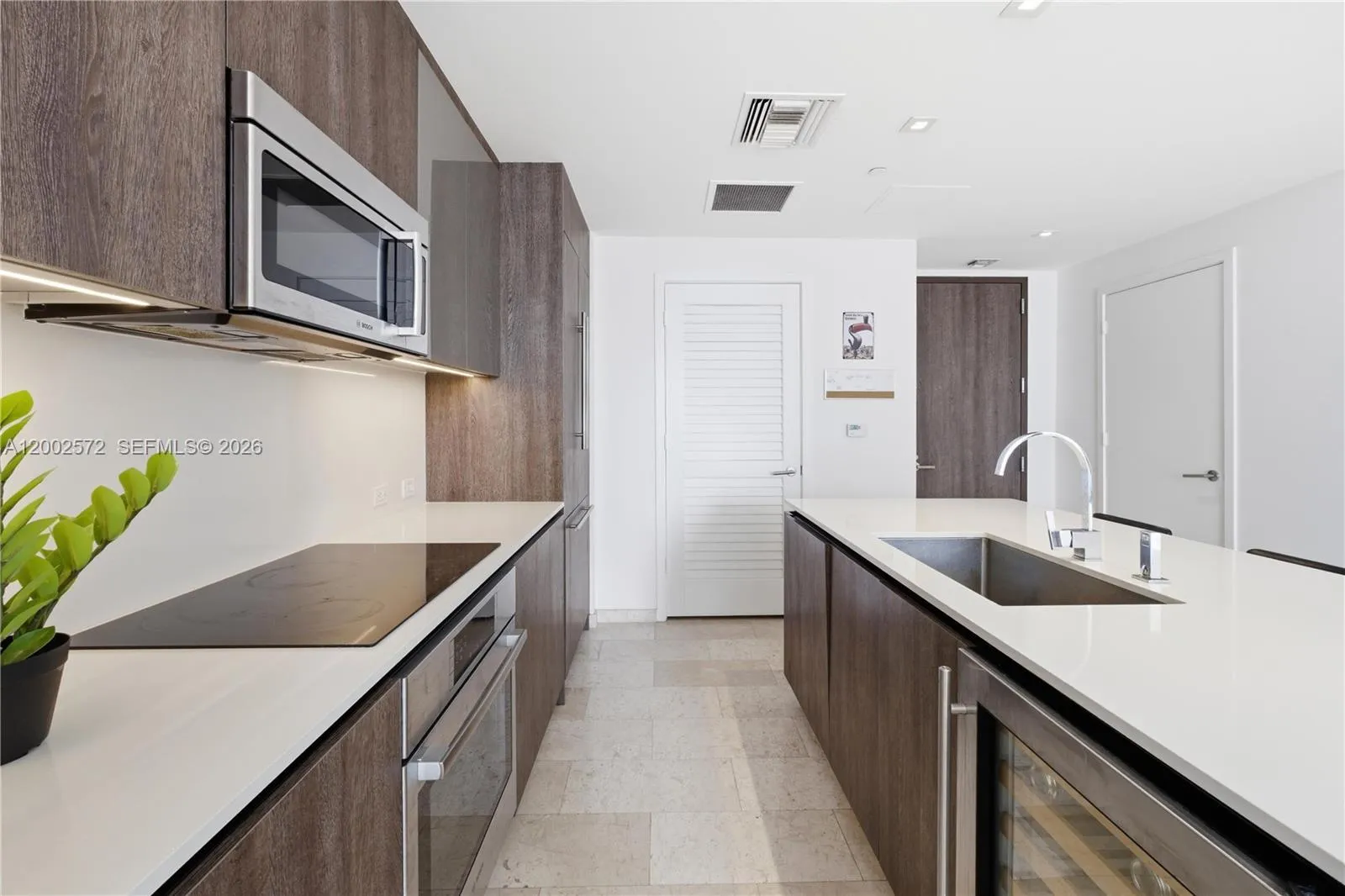 68 Se 6th St 1106, Miami, Florida 33131, Miami, Florida 33131, 1 Bedroom Bedrooms, ,1 BathroomBathrooms,Residential,For Sale,68 Se 6th St 1106, Miami, Florida 33131,A12002572