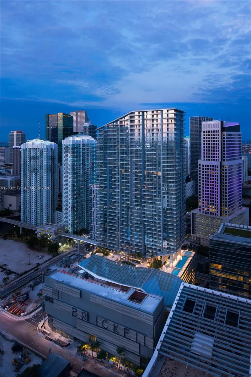 68 Se 6th St 1106, Miami, Florida 33131, Miami, Florida 33131, 1 Bedroom Bedrooms, ,1 BathroomBathrooms,Residential,For Sale,68 Se 6th St 1106, Miami, Florida 33131,A12002572