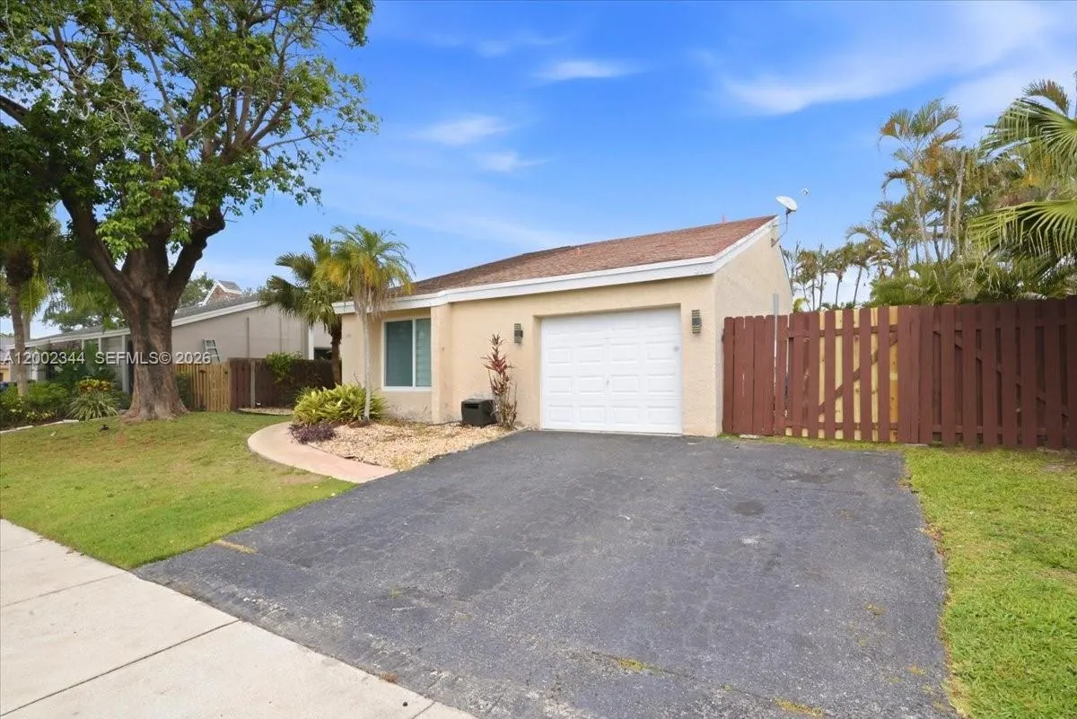 500 Sw 167th Ter, Weston, Florida 33326, Weston, Florida 33326, 3 Bedrooms Bedrooms, ,2 BathroomsBathrooms,Residential,For Sale,500 Sw 167th Ter, Weston, Florida 33326,A12002344