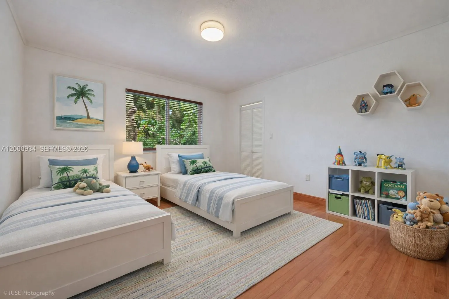 Large Guest Bedroom (Virtually Sataged)