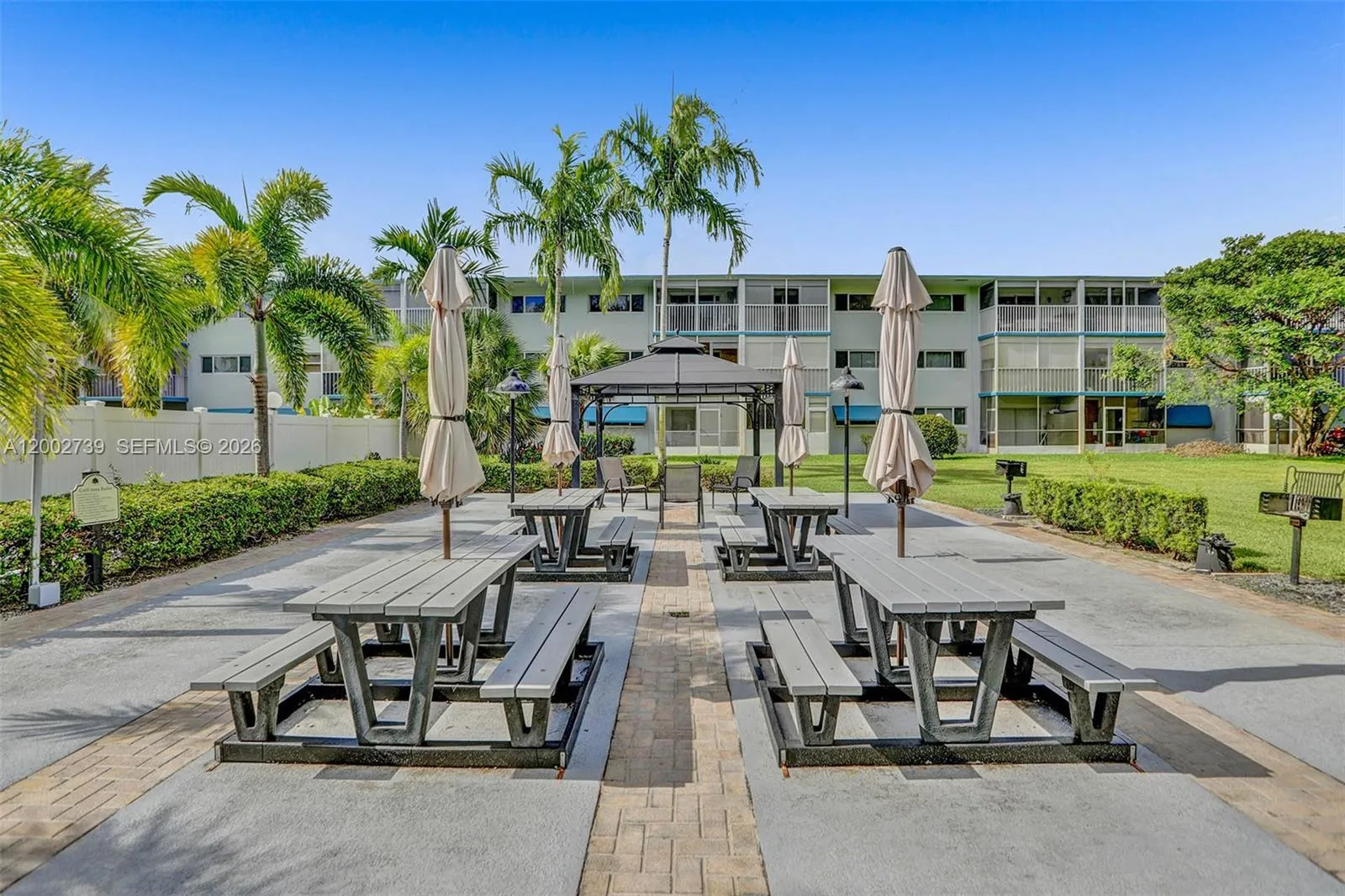 1000 Hillcrest Ct 214, Hollywood, Florida 33021, Hollywood, Florida 33021, 2 Bedrooms Bedrooms, ,2 BathroomsBathrooms,Residential,For Sale,1000 Hillcrest Ct 214, Hollywood, Florida 33021,A12002739