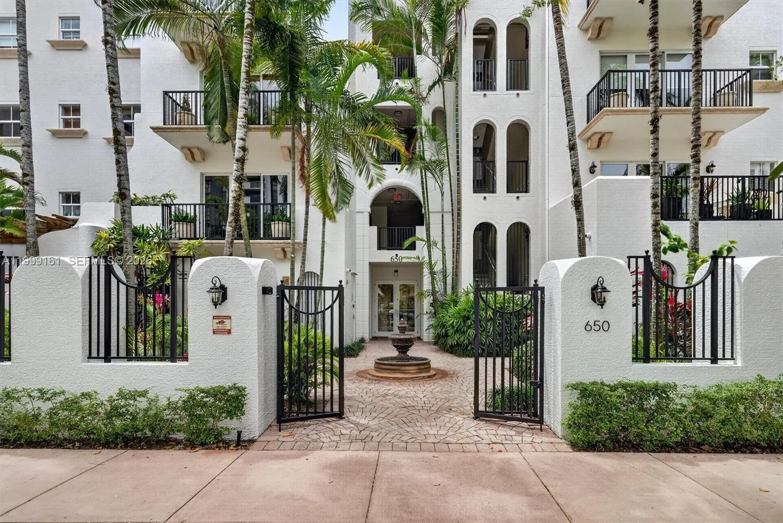 650 Valencia Ave 302, Coral Gables, Florida 33134, Coral Gables, Florida 33134, 3 Bedrooms Bedrooms, ,3 BathroomsBathrooms,Residential,For Sale,650 Valencia Ave 302, Coral Gables, Florida 33134,A11999161