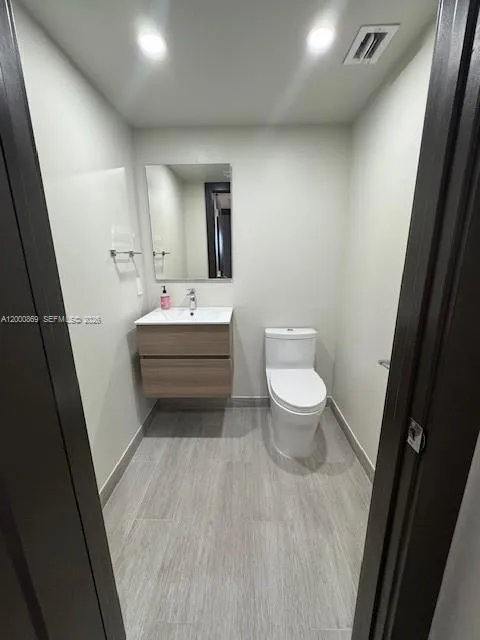 90 Edgewater Dr 606, Coral Gables, Florida 33133, Coral Gables, Florida 33133, 1 Bedroom Bedrooms, ,1 BathroomBathrooms,Residential Lease,For Rent,90 Edgewater Dr 606, Coral Gables, Florida 33133,A12000869