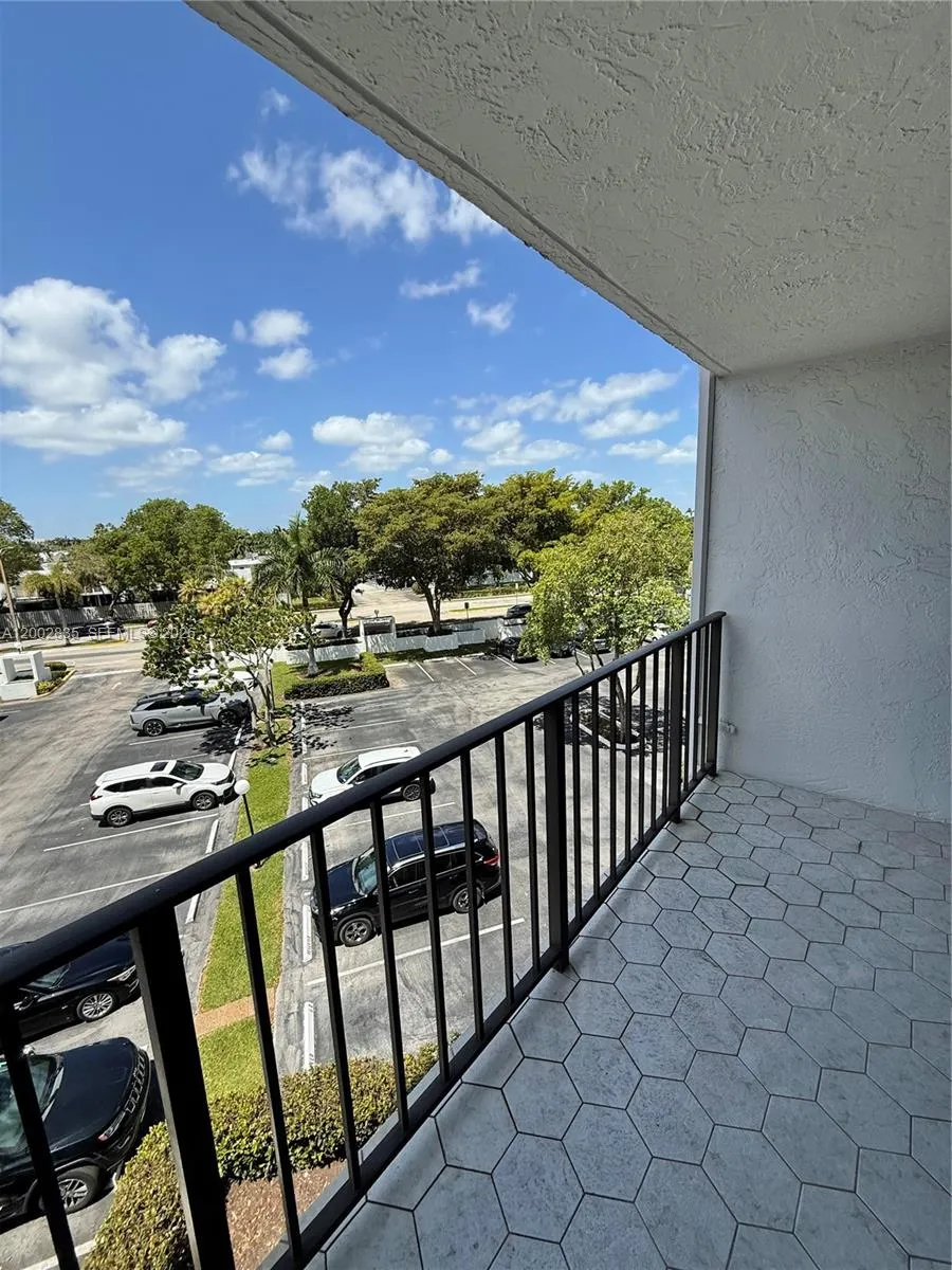 1000 Parkview Dr 407, Hallandale Beach, Florida 33, Hallandale Beach, Florida 33009, 2 Bedrooms Bedrooms, ,2 BathroomsBathrooms,Residential,For Sale,1000 Parkview Dr 407, Hallandale Beach, Florida 33,A12002835