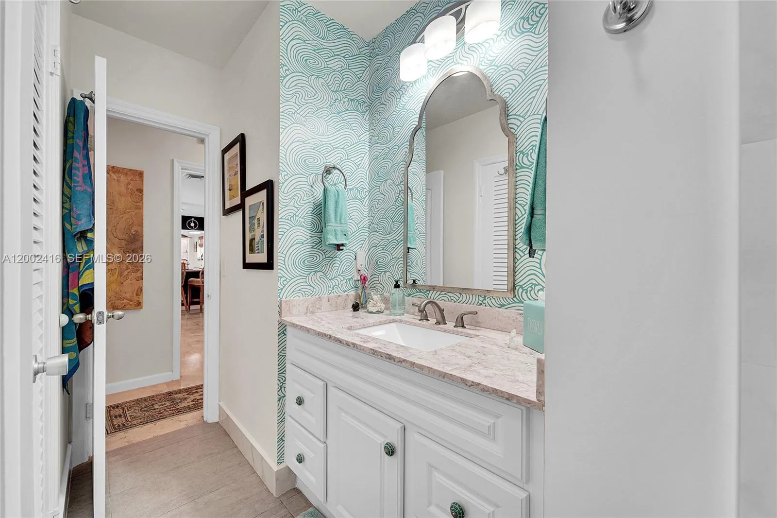 Guest full bathroom