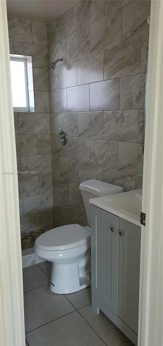 2230 Madison St 3, Hollywood, Florida 33020, Hollywood, Florida 33020, 1 Bedroom Bedrooms, ,1 BathroomBathrooms,Residential Lease,For Rent,2230 Madison St 3, Hollywood, Florida 33020,A12002873