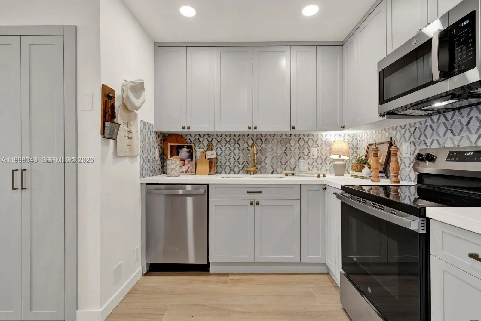 10441 Mahogany Key Cir 202, Miami, Florida 33196, Miami, Florida 33196, 2 Bedrooms Bedrooms, ,2 BathroomsBathrooms,Residential,For Sale,10441 Mahogany Key Cir 202, Miami, Florida 33196,A11999043