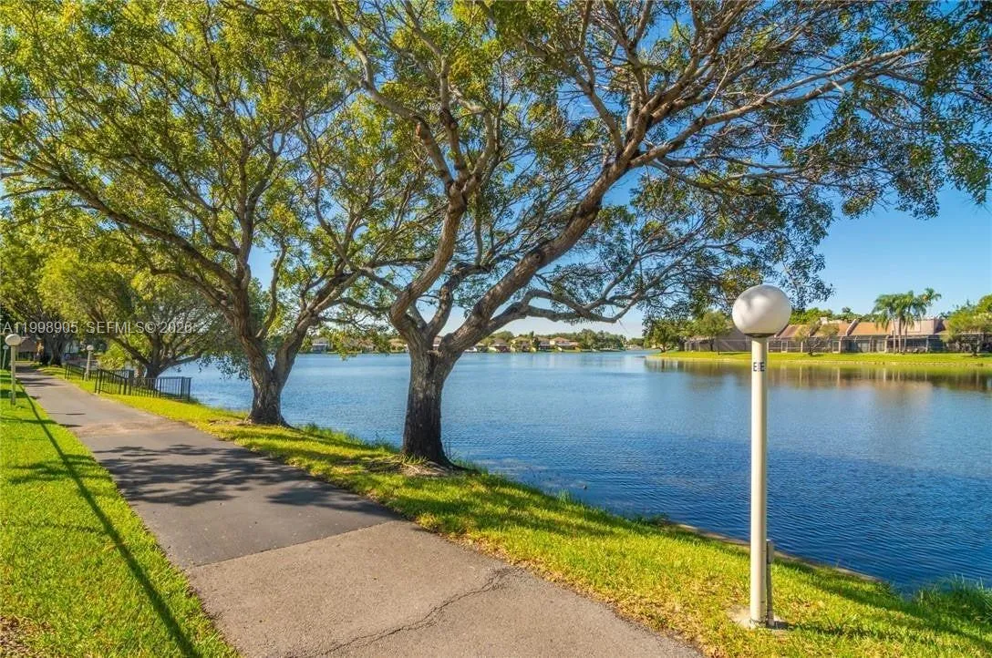 1100 Colony Point Cir 105, Pembroke Pines, Florida, Pembroke Pines, Florida 33026, 1 Bedroom Bedrooms, ,1 BathroomBathrooms,Residential,For Sale,1100 Colony Point Cir 105, Pembroke Pines, Florida,A11998905