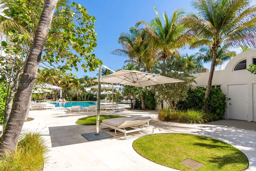 Miami Beach, Florida 33141, 1 Bedroom Bedrooms, ,1 BathroomBathrooms,Residential,For Sale,A12002135