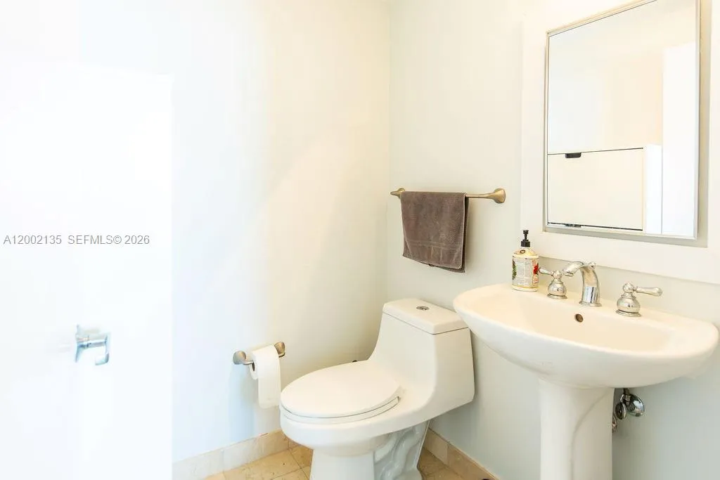 Miami Beach, Florida 33141, 1 Bedroom Bedrooms, ,1 BathroomBathrooms,Residential,For Sale,A12002135