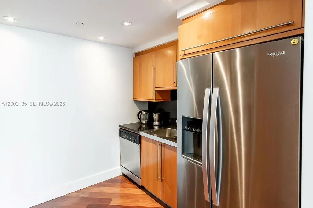 Miami Beach, Florida 33141, 1 Bedroom Bedrooms, ,1 BathroomBathrooms,Residential,For Sale,A12002135