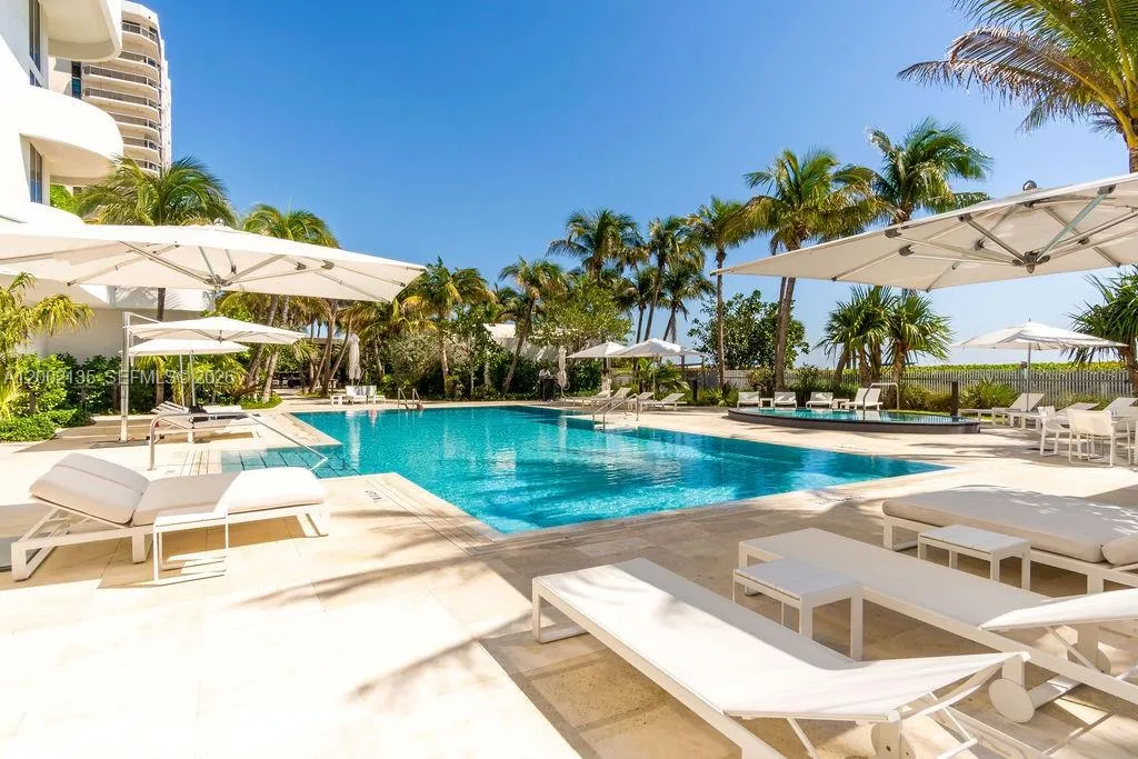 Miami Beach, Florida 33141, 1 Bedroom Bedrooms, ,1 BathroomBathrooms,Residential,For Sale,A12002135