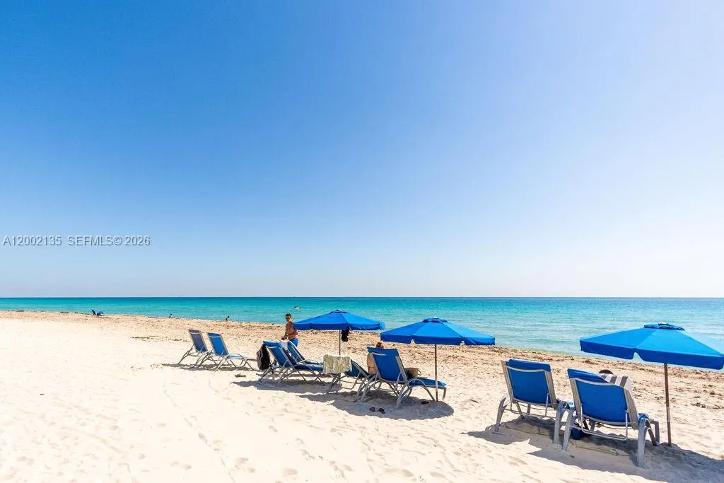 Miami Beach, Florida 33141, 1 Bedroom Bedrooms, ,1 BathroomBathrooms,Residential,For Sale,A12002135