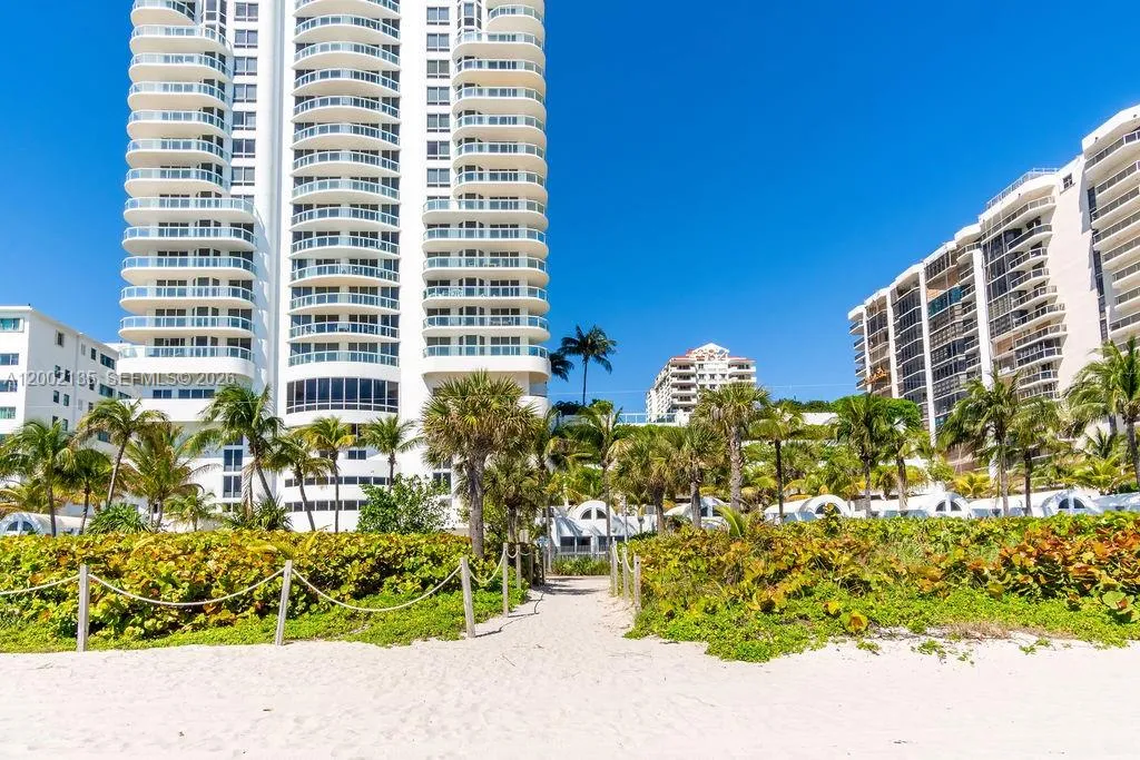 Miami Beach, Florida 33141, 1 Bedroom Bedrooms, ,1 BathroomBathrooms,Residential,For Sale,A12002135