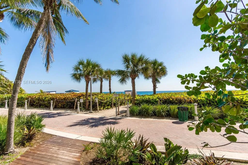 Miami Beach, Florida 33141, 1 Bedroom Bedrooms, ,1 BathroomBathrooms,Residential,For Sale,A12002135