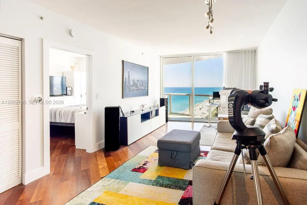 Miami Beach, Florida 33141, 1 Bedroom Bedrooms, ,1 BathroomBathrooms,Residential,For Sale,A12002135