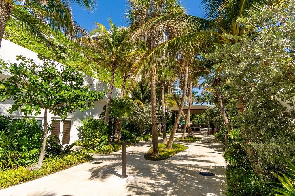 Miami Beach, Florida 33141, 1 Bedroom Bedrooms, ,1 BathroomBathrooms,Residential,For Sale,A12002135