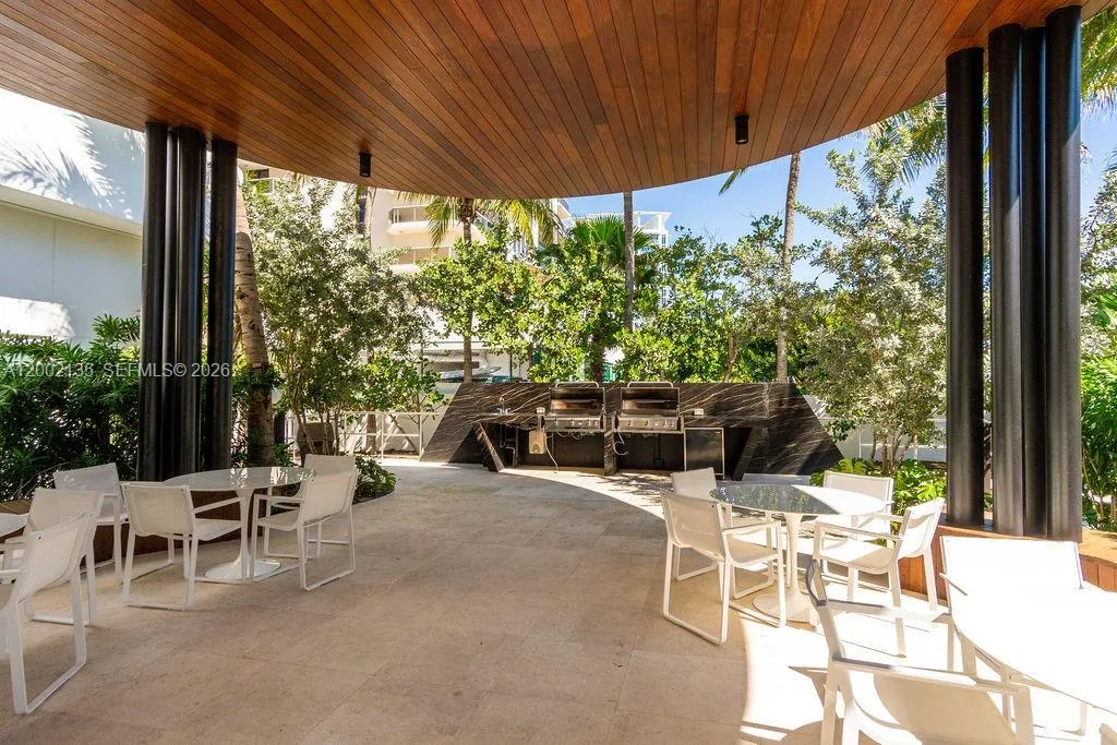 Miami Beach, Florida 33141, 1 Bedroom Bedrooms, ,1 BathroomBathrooms,Residential,For Sale,A12002135