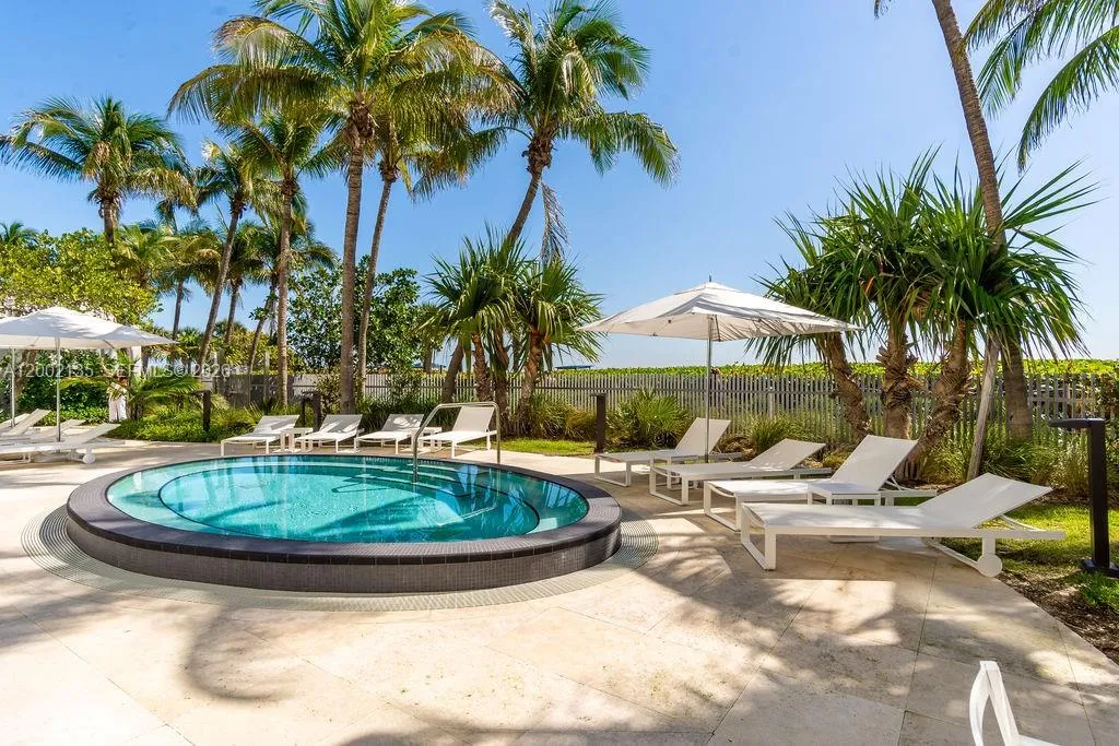 Miami Beach, Florida 33141, 1 Bedroom Bedrooms, ,1 BathroomBathrooms,Residential,For Sale,A12002135