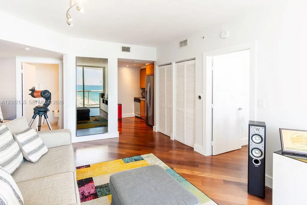 Miami Beach, Florida 33141, 1 Bedroom Bedrooms, ,1 BathroomBathrooms,Residential,For Sale,A12002135