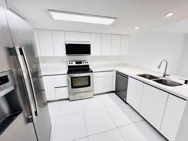 9189 Fontainebleau Blvd 510, Miami, Florida 33172, Miami, Florida 33172, 3 Bedrooms Bedrooms, ,2 BathroomsBathrooms,Residential,For Sale,9189 Fontainebleau Blvd 510, Miami, Florida 33172,A12002209