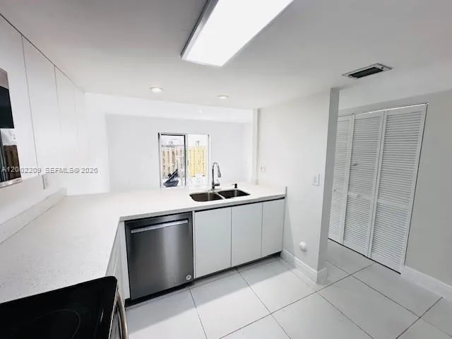 9189 Fontainebleau Blvd 510, Miami, Florida 33172, Miami, Florida 33172, 3 Bedrooms Bedrooms, ,2 BathroomsBathrooms,Residential,For Sale,9189 Fontainebleau Blvd 510, Miami, Florida 33172,A12002209
