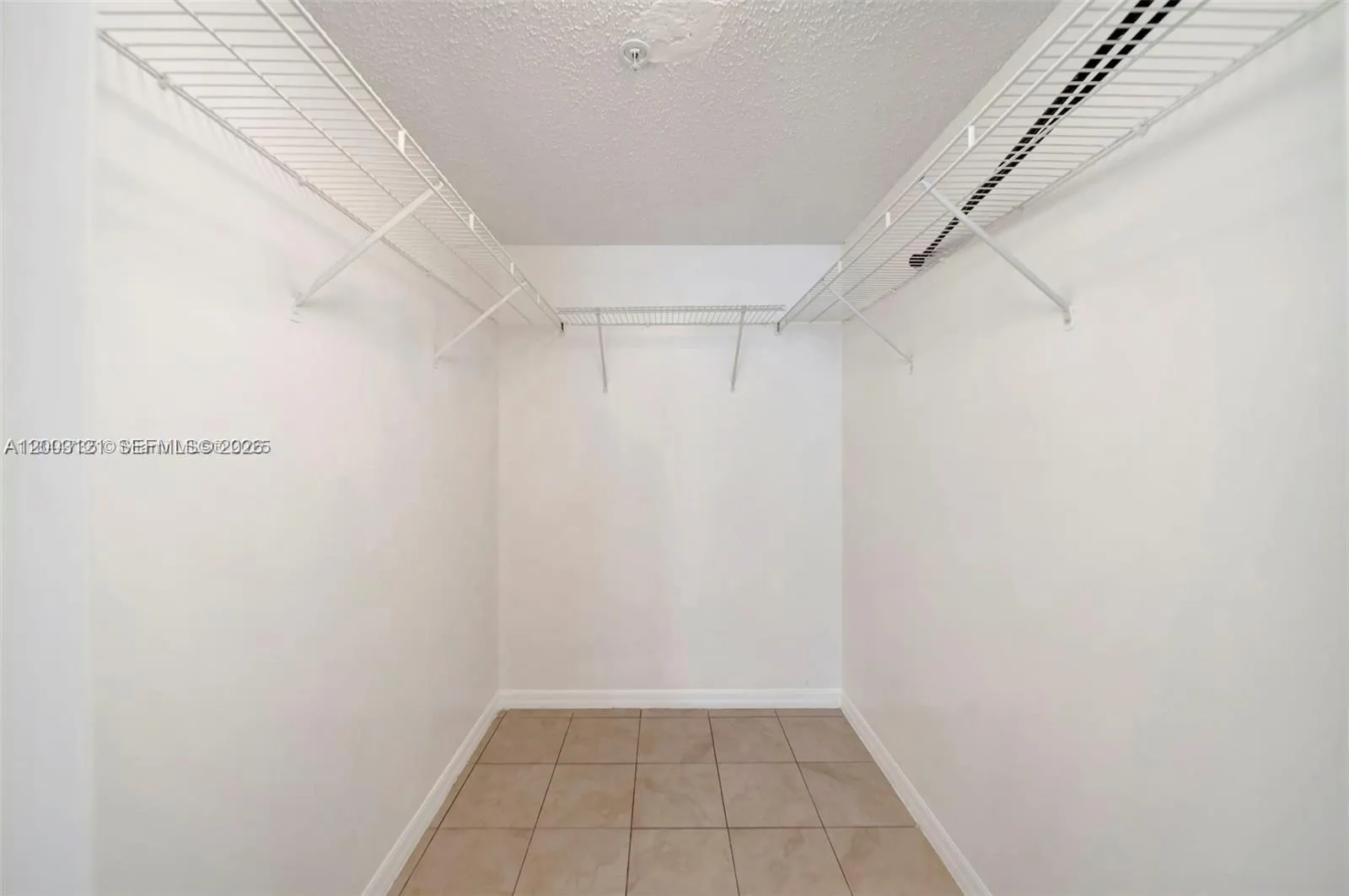 2620 S University Dr 109, Davie, Florida 33328, Davie, Florida 33328, 3 Bedrooms Bedrooms, ,2 BathroomsBathrooms,Residential,For Sale,2620 S University Dr 109, Davie, Florida 33328,A12003121