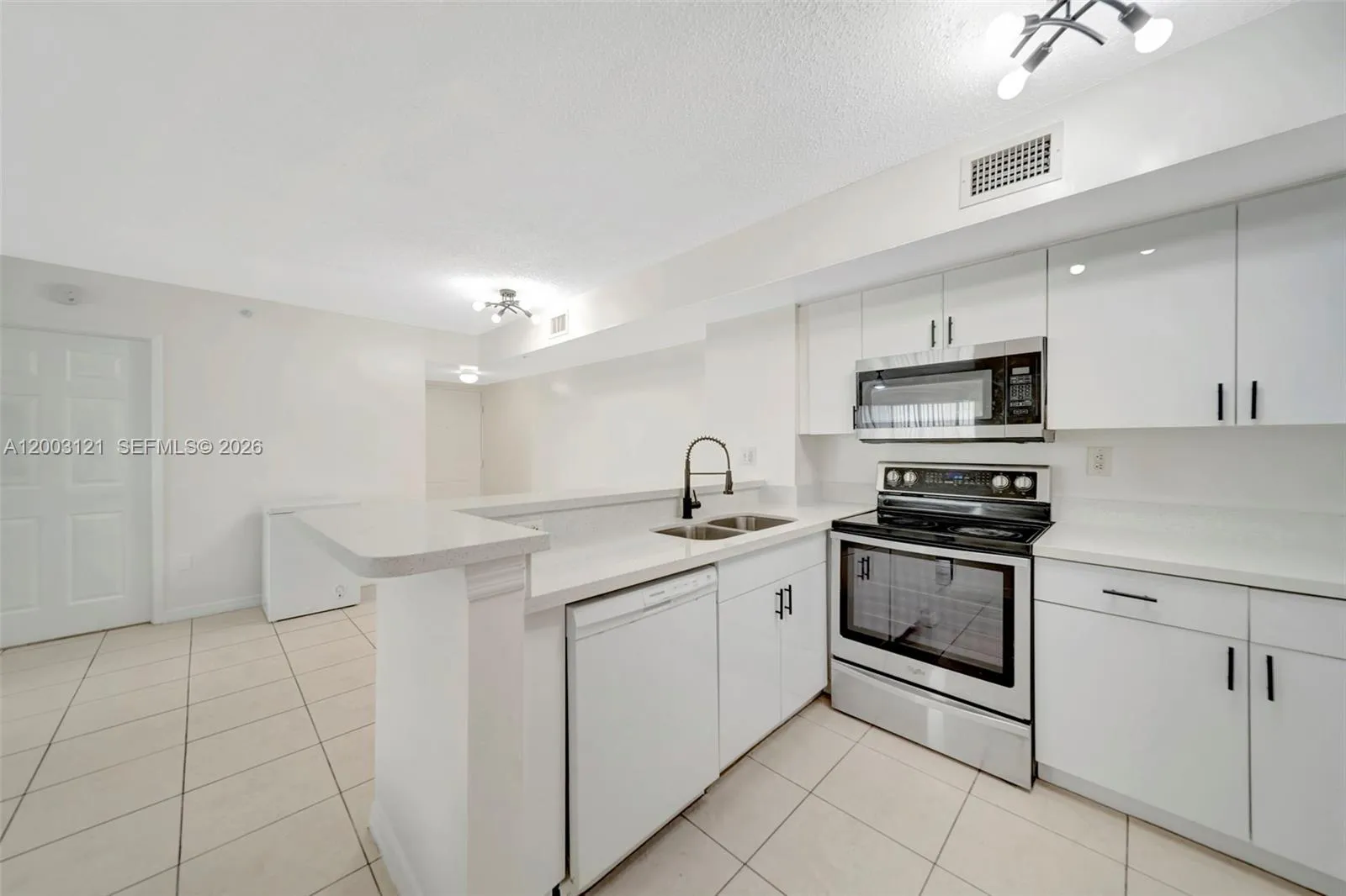 2620 S University Dr 109, Davie, Florida 33328, Davie, Florida 33328, 3 Bedrooms Bedrooms, ,2 BathroomsBathrooms,Residential,For Sale,2620 S University Dr 109, Davie, Florida 33328,A12003121