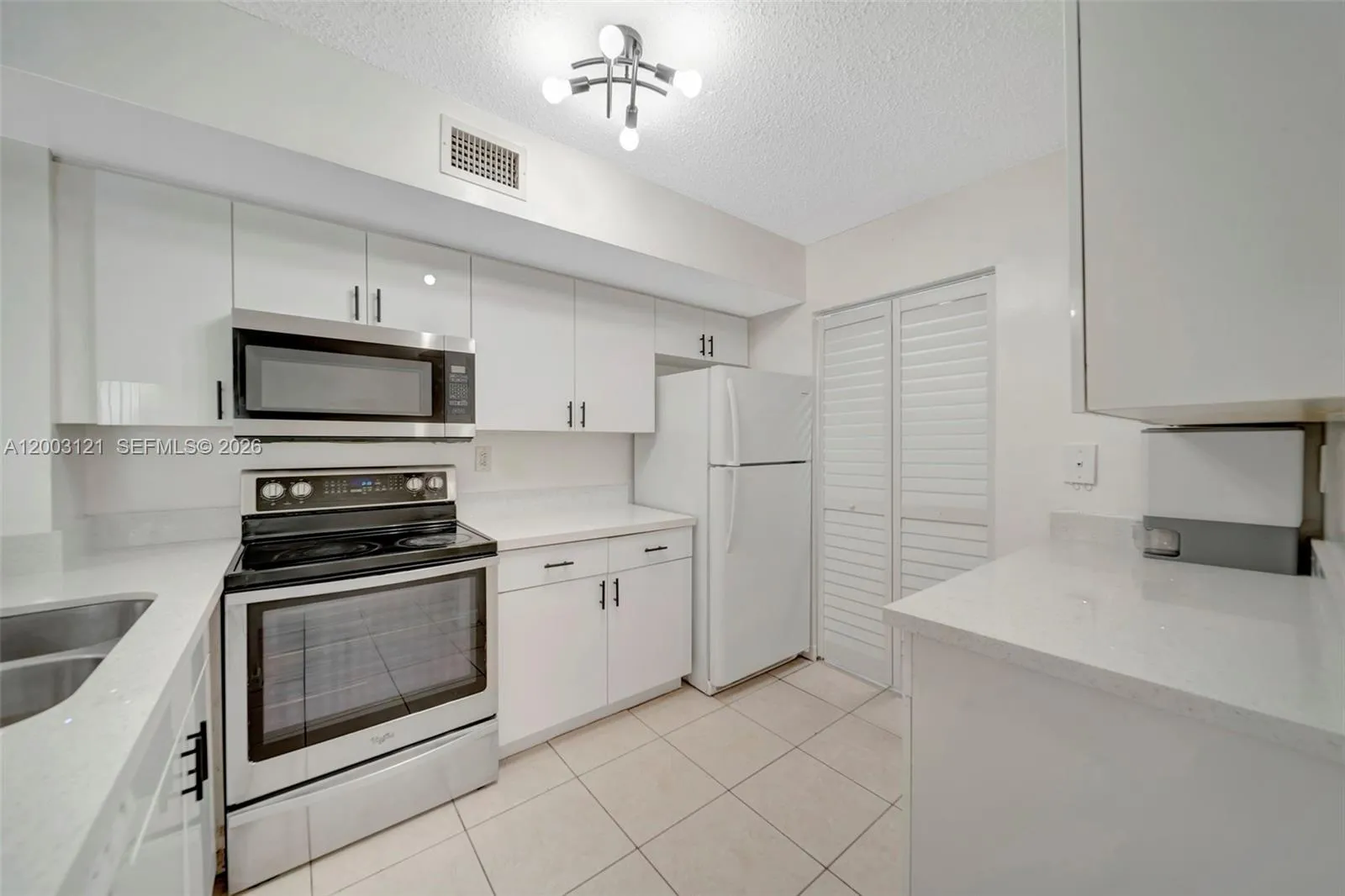 2620 S University Dr 109, Davie, Florida 33328, Davie, Florida 33328, 3 Bedrooms Bedrooms, ,2 BathroomsBathrooms,Residential,For Sale,2620 S University Dr 109, Davie, Florida 33328,A12003121