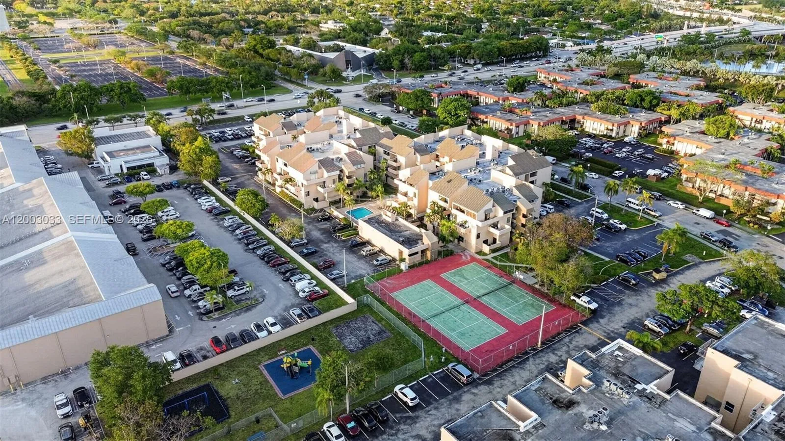 Close to Miami Dade College,Turnpike &  Bus stops