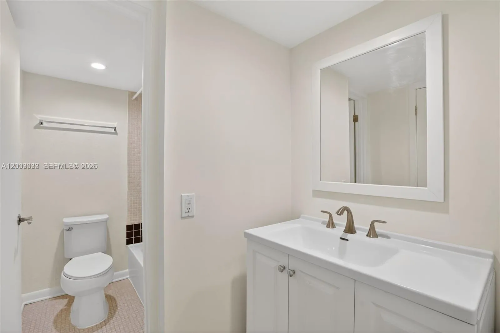 10400 Sw 108th Ave A215, Miami, Florida 33176, Miami, Florida 33176, 2 Bedrooms Bedrooms, ,2 BathroomsBathrooms,Residential,For Sale,10400 Sw 108th Ave A215, Miami, Florida 33176,A12003033