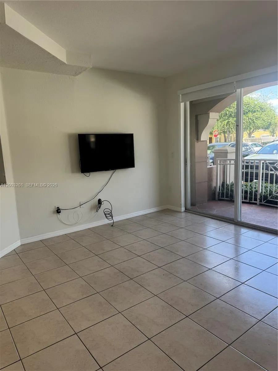 8826 W Flagler St 102, Miami, Florida 33174, Miami, Florida 33174, 3 Bedrooms Bedrooms, ,2 BathroomsBathrooms,Residential,For Sale,8826 W Flagler St 102, Miami, Florida 33174,A12003201