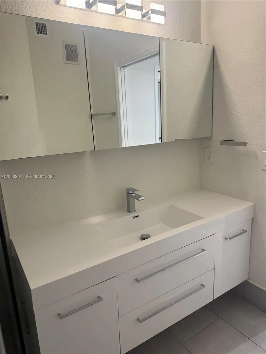 8826 W Flagler St 102, Miami, Florida 33174, Miami, Florida 33174, 3 Bedrooms Bedrooms, ,2 BathroomsBathrooms,Residential,For Sale,8826 W Flagler St 102, Miami, Florida 33174,A12003201