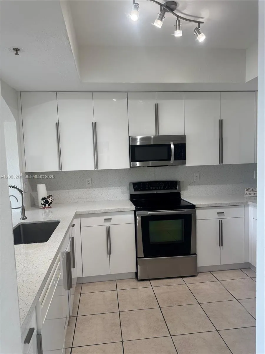 8826 W Flagler St 102, Miami, Florida 33174, Miami, Florida 33174, 3 Bedrooms Bedrooms, ,2 BathroomsBathrooms,Residential,For Sale,8826 W Flagler St 102, Miami, Florida 33174,A12003201
