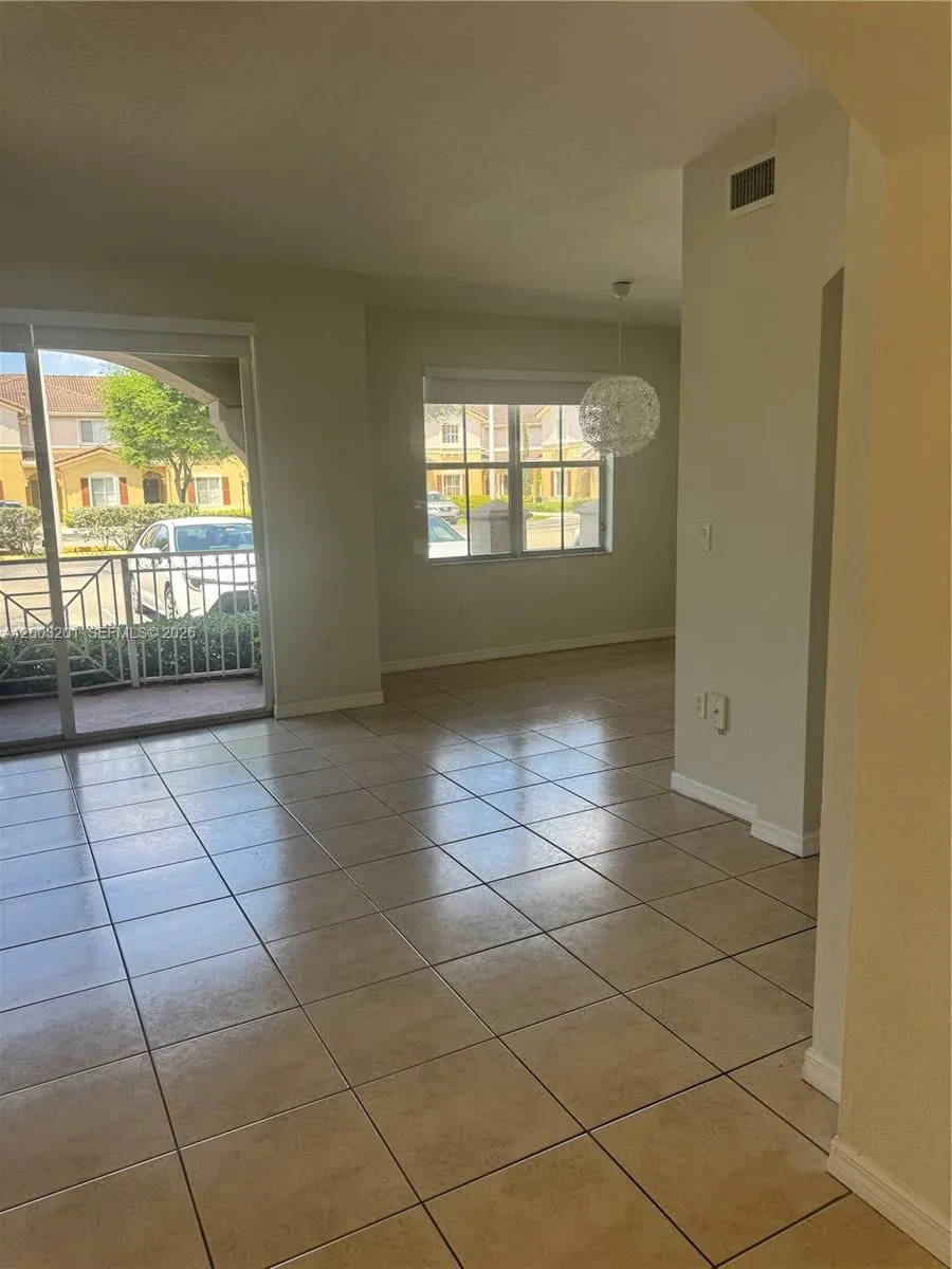 8826 W Flagler St 102, Miami, Florida 33174, Miami, Florida 33174, 3 Bedrooms Bedrooms, ,2 BathroomsBathrooms,Residential,For Sale,8826 W Flagler St 102, Miami, Florida 33174,A12003201