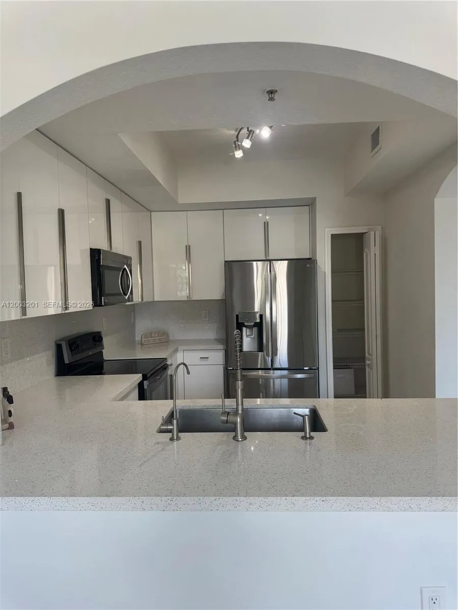 8826 W Flagler St 102, Miami, Florida 33174, Miami, Florida 33174, 3 Bedrooms Bedrooms, ,2 BathroomsBathrooms,Residential,For Sale,8826 W Flagler St 102, Miami, Florida 33174,A12003201