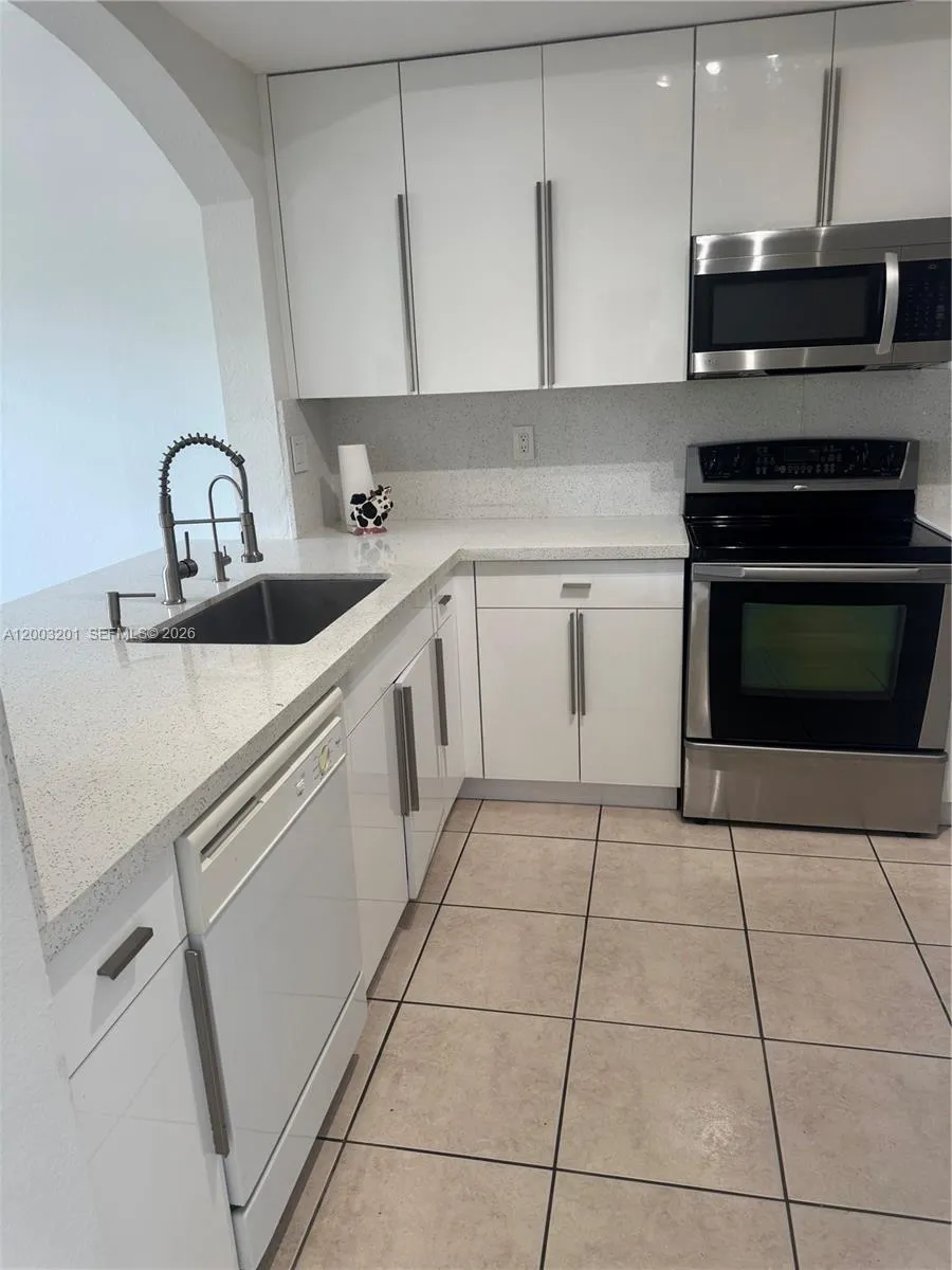 8826 W Flagler St 102, Miami, Florida 33174, Miami, Florida 33174, 3 Bedrooms Bedrooms, ,2 BathroomsBathrooms,Residential,For Sale,8826 W Flagler St 102, Miami, Florida 33174,A12003201