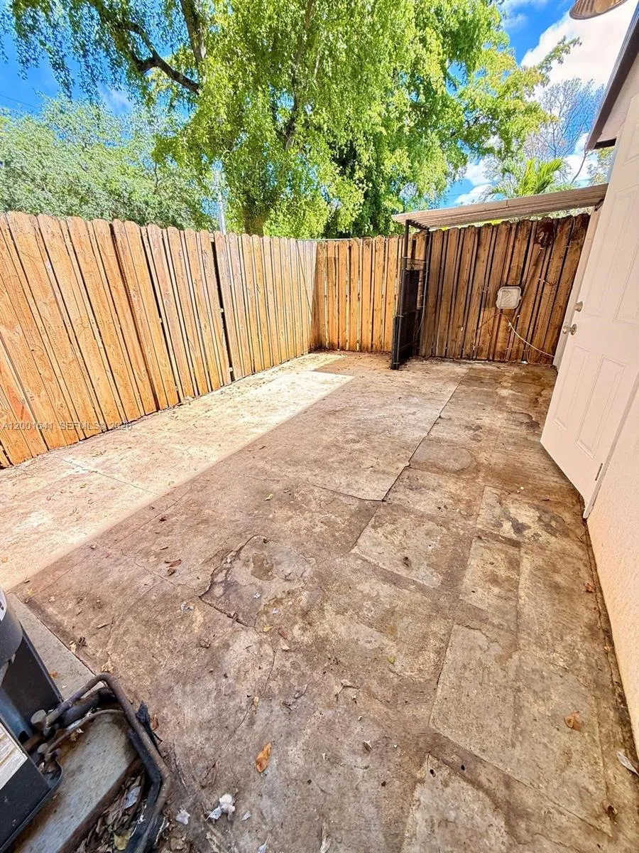 3301 Raleigh St 4d, Hollywood, Florida 33021, Hollywood, Florida 33021, 4 Bedrooms Bedrooms, ,2 BathroomsBathrooms,Residential Lease,For Rent,3301 Raleigh St 4d, Hollywood, Florida 33021,A12001641