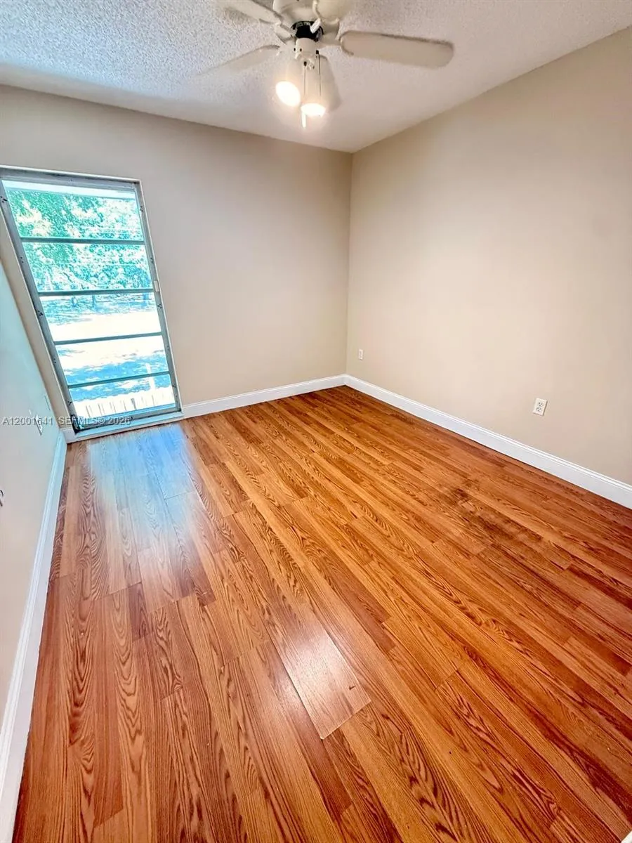 3301 Raleigh St 4d, Hollywood, Florida 33021, Hollywood, Florida 33021, 4 Bedrooms Bedrooms, ,2 BathroomsBathrooms,Residential Lease,For Rent,3301 Raleigh St 4d, Hollywood, Florida 33021,A12001641
