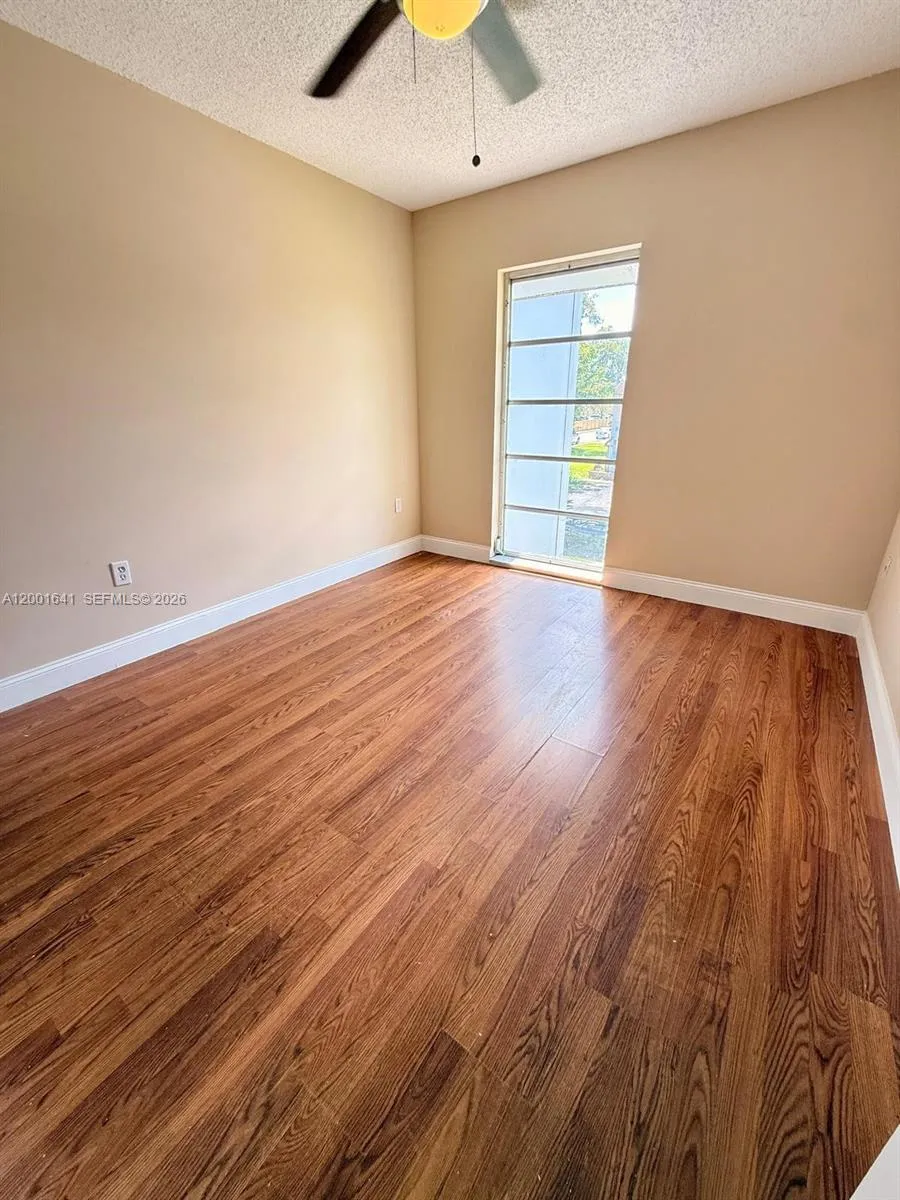 3301 Raleigh St 4d, Hollywood, Florida 33021, Hollywood, Florida 33021, 4 Bedrooms Bedrooms, ,2 BathroomsBathrooms,Residential Lease,For Rent,3301 Raleigh St 4d, Hollywood, Florida 33021,A12001641